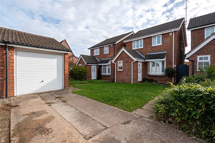 3 Bedroom Detached House For Sale In Garrett Close, Dunstable, Bedfordshire, LU6