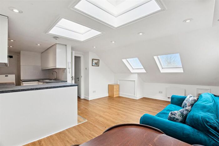 1 Bedroom Flat To Rent In Ellesmere Road, Chiswick, London, W4