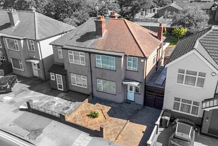 3 Bedroom Semi Detached House For Sale In Streatfield Road, Harrow, HA3