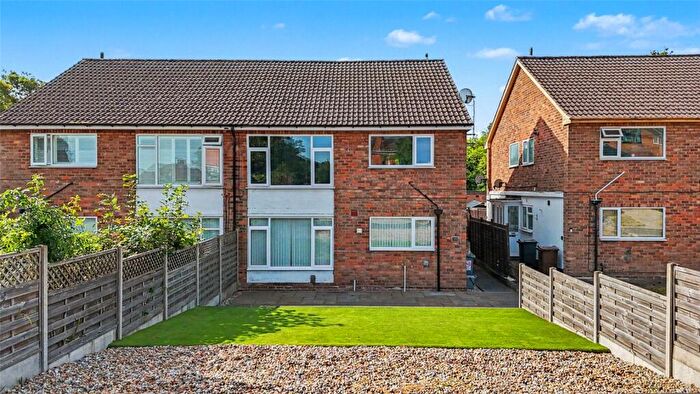 2 Bedroom Maisonette To Rent In Barn Lane, Solihull, West Midlands, B92