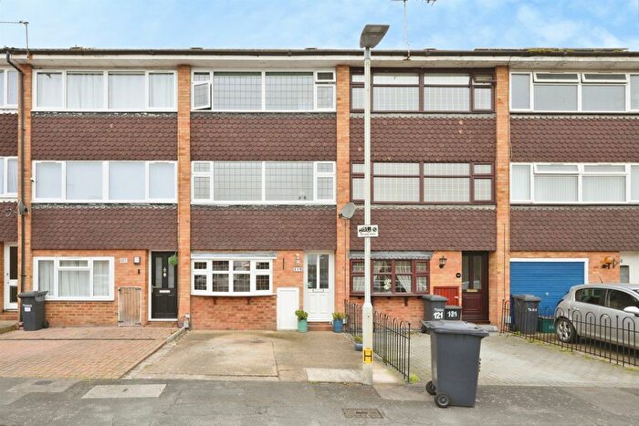 3 Bedroom Property For Sale In Caxton Road, Hoddesdon, EN11