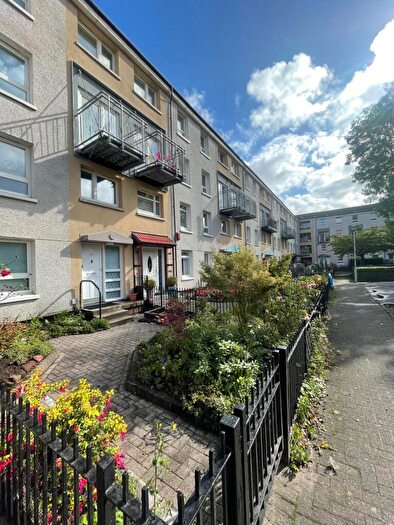 2 Bedroom Maisonette To Rent In Snowdon Place, Gorbals, G5