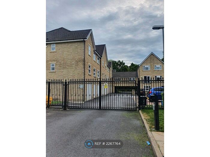 2 Bedroom Flat To Rent In Clifton Square, Burnley, BB12