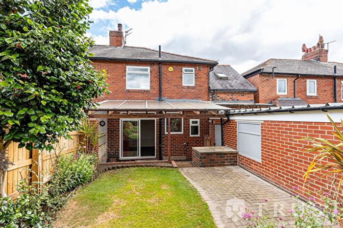 4 Bedroom Semi-Detached House For Sale In High Street, Hanging Heaton, WF17