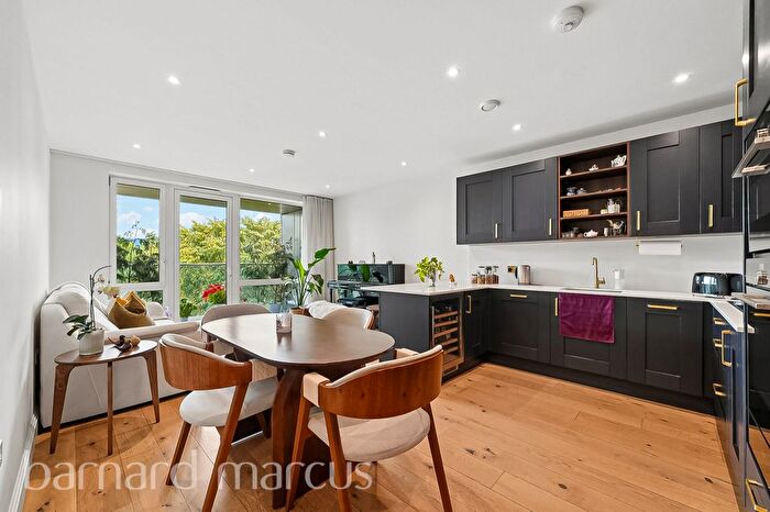 2 Bedroom Flat To Rent In Inglis Way, London, NW7