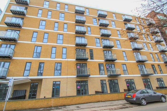 2 Bedroom Apartment To Rent In Victoria Avenue, Southend-On-Sea, SS2