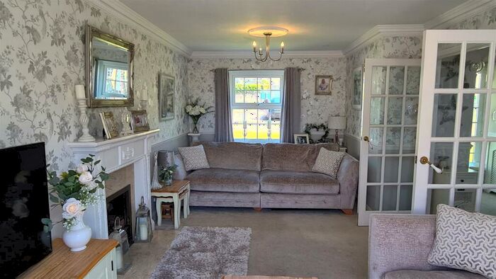 4 Bedroom Detached House For Sale In Lower Cross Road, Barnstaple, EX31