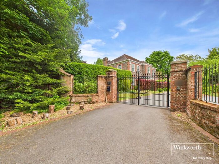4 Bedroom Detached House For Sale In Calcot Park, Calcot, Reading, Berkshire, RG31