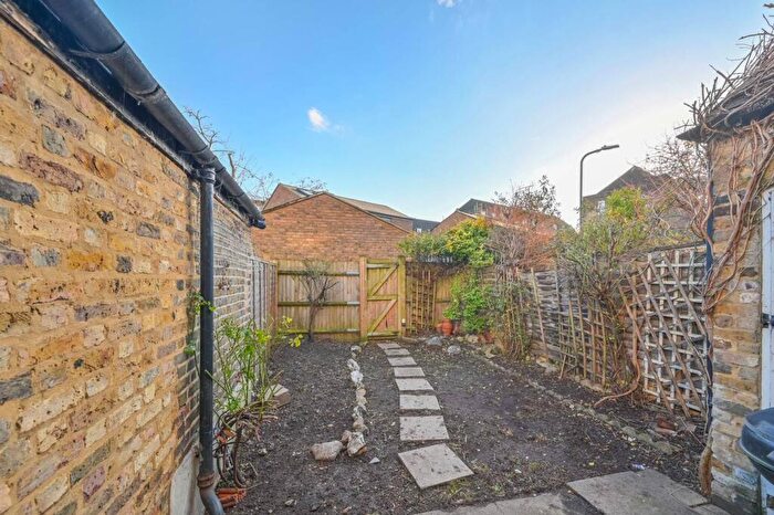 2 Bedroom Flat For Sale In Kennington Lane, Kennington, London, SE11