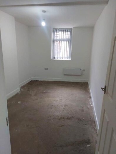 Detached House To Rent In Albion Road, Bradford, West Yorkshire, BD10