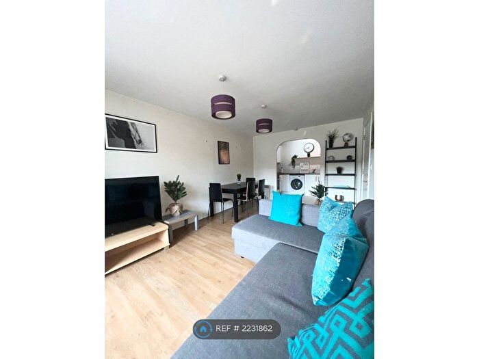 2 Bedroom Flat To Rent In Morrish Road, London, SW2