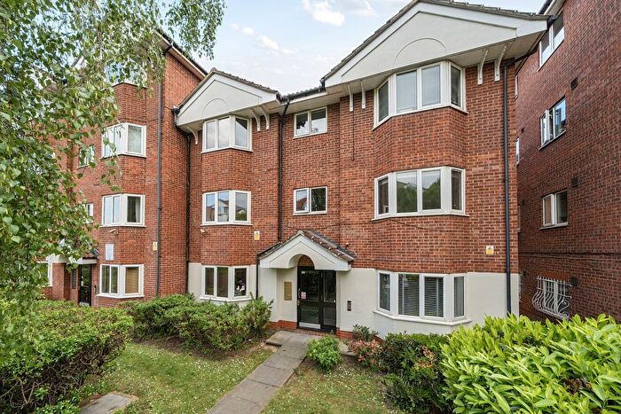 2 Bedroom Flat To Rent In Rossetti Road, Bermondsey, London, SE16