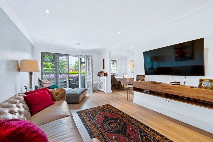 3 Bedroom Flat To Rent In New Zealand Avenue, Walton-On-Thames, KT12