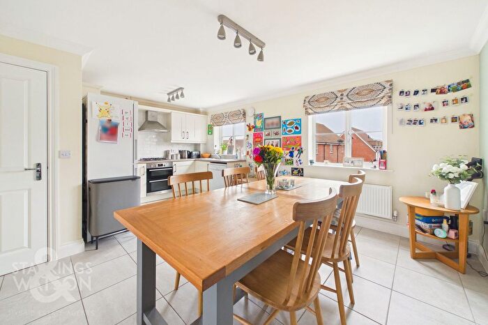 3 Bedroom Town House For Sale In Dunlin Drive, Wymondham, NR18