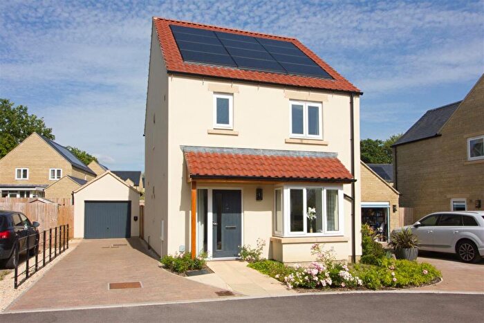 3 Bedroom Detached House For Sale In White Poplars, Malmesbury, SN16