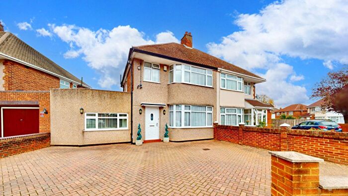 4 Bedroom Semi Detached House For Sale In Gledwood Gardens, Hayes, UB4