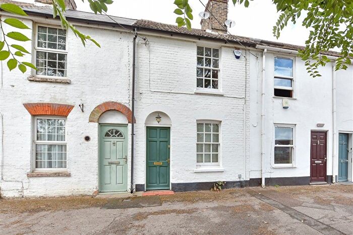2 Bedroom Terraced House For Sale In Front Brents, Faversham, Kent, ME13