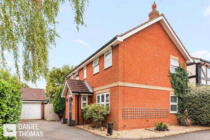 3 Bedroom Detached House For Sale In Farthingale Lane, Waltham Abbey, EN9