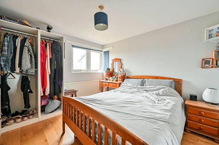 2 Bedroom Flat For Sale In Manaton Close, Peckham, London, SE15