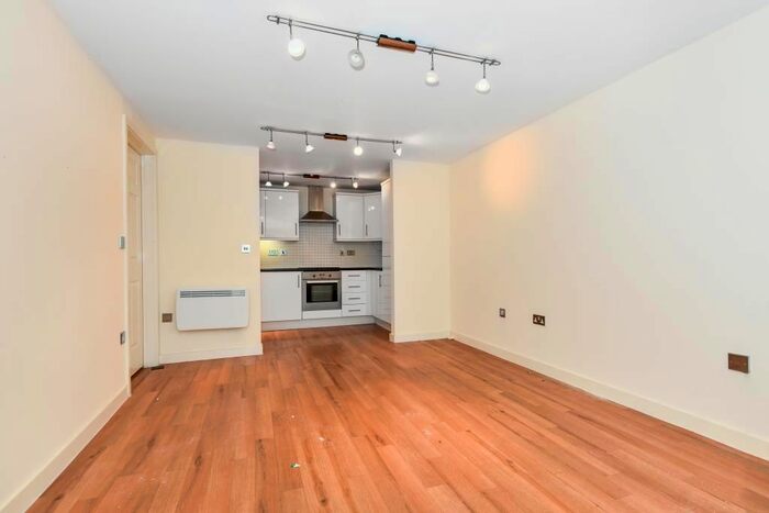 2 Bedroom Flat To Rent In Park View, Maidenhead, SL6