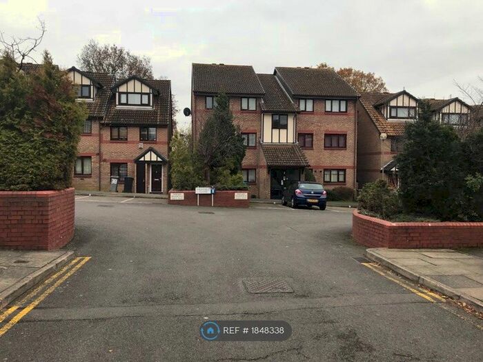 1 Bedroom Flat To Rent In Viewfield Close, Harrow, HA3
