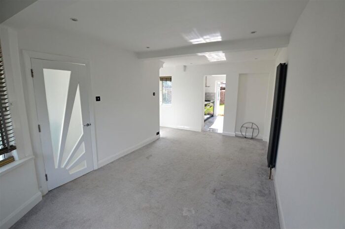 4 Bedroom Property To Rent In Mildenhall Road, Slough, SL1