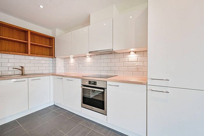 2 Bedroom Flat For Sale In Clayponds Lane, Brentford, TW8