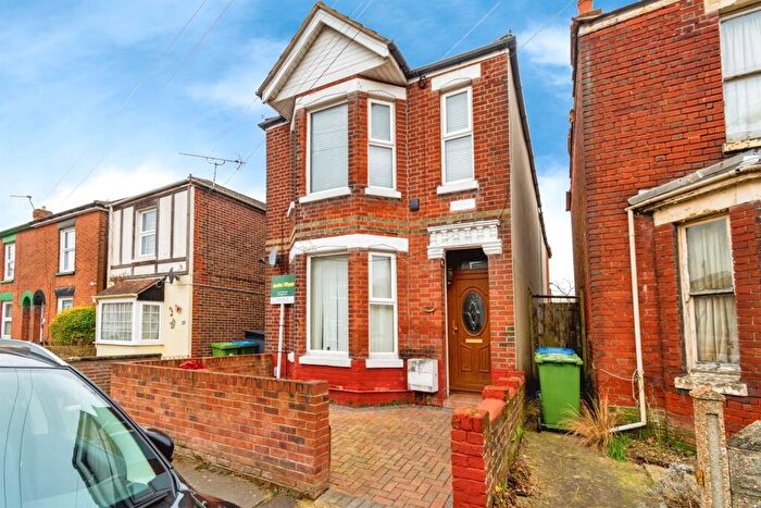 3 Bedroom Detached House For Sale In Eastfield Road, Southampton, SO17