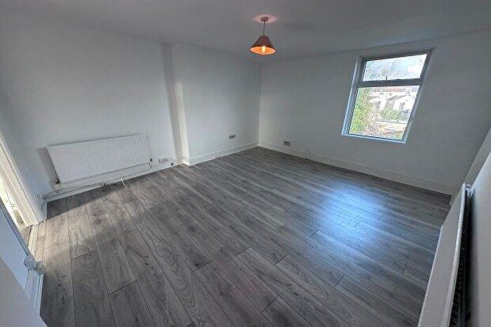 1 Bedroom Flat To Rent In Uplands Crescent, Swansea, SA2