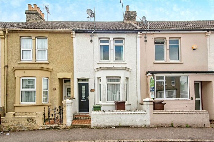 3 Bedroom Terraced House To Rent In Selbourne Road, Gillingham, Kent, ME7