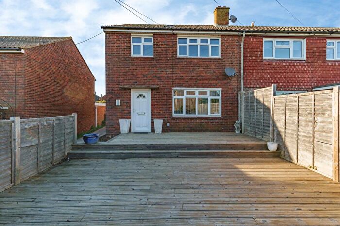 3 Bedroom End Of Terrace House For Sale In Whitelot Close, Southwick, Brighton, BN42