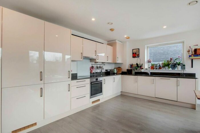 2 Bedroom Flat To Rent In Spa Road, Bermondsey, London, SE16