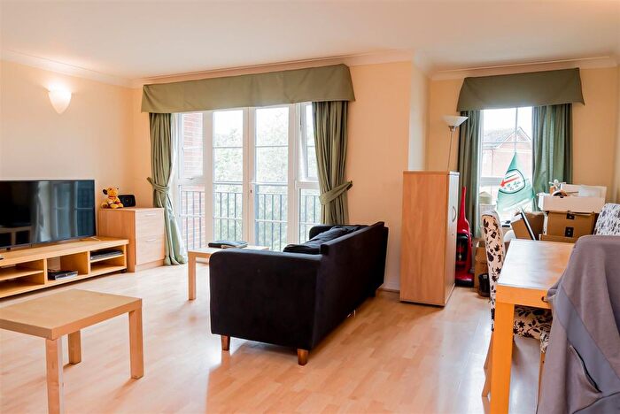 2 Bedroom Flat To Rent In Hunters Wharf, Katesgrove Lane, Reading, Berkshire, RG1