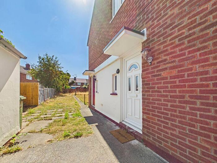2 Bedroom Apartment For Sale In Boscombe Crescent, Bristol, BS16