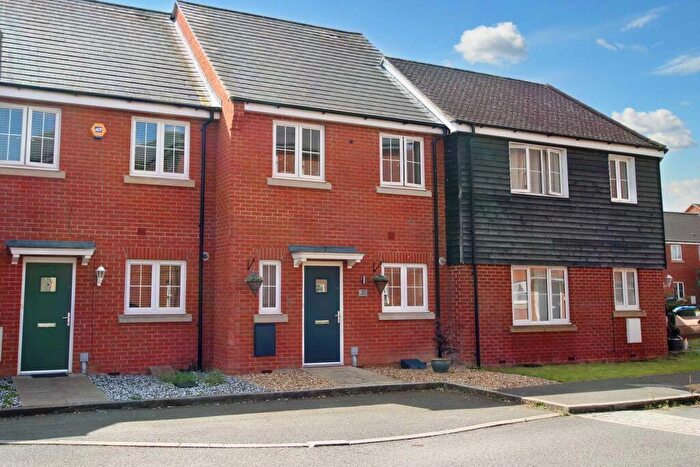 3 Bedroom Terraced House For Sale In Clivedon Way, Aylesbury, HP19
