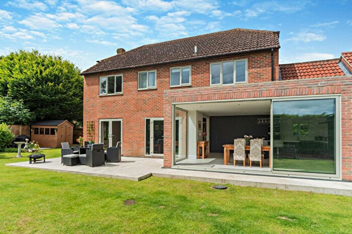 4 Bedroom Detached House For Sale In Spring Close, Upper Basildon, Reading, Berkshire, RG8
