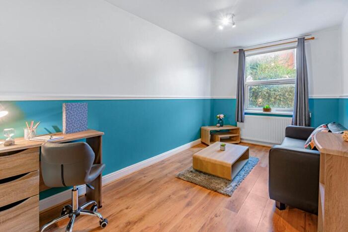 1 Bedroom Flat To Rent In Victoria Terrace, Leeds, LS3