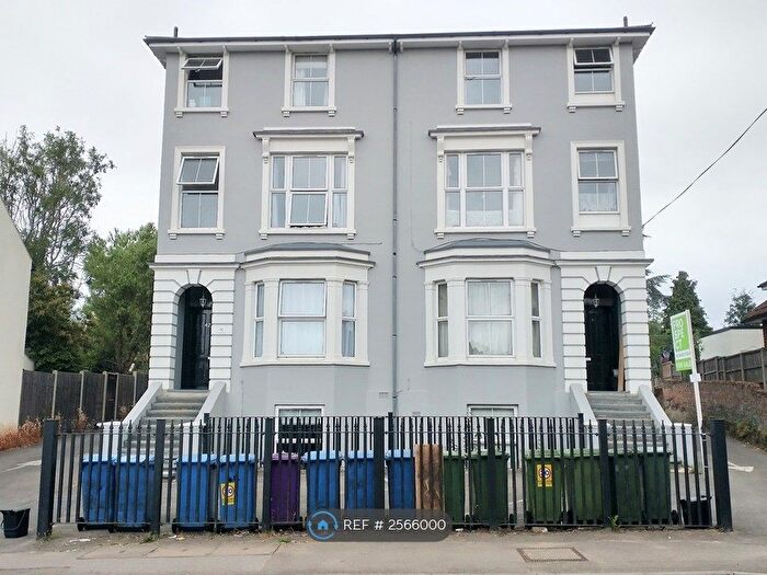 1 Bedroom Flat To Rent In Top Ash Road, Aldershot, GU12