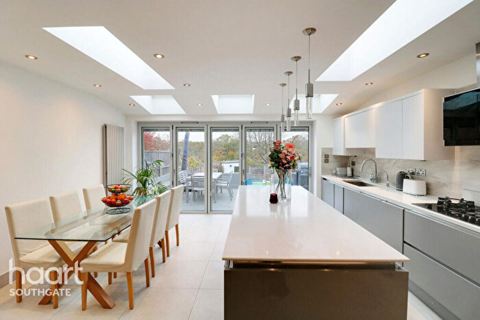 4 Bedroom End Of Terrace House For Sale In Hampden Way, London, N14