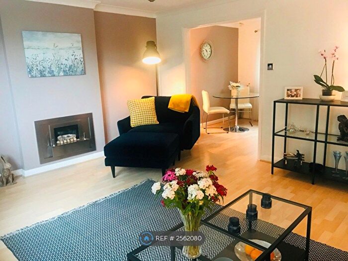 2 Bedroom Flat To Rent In Worsley, Manchester, M28
