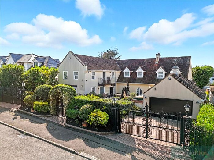 5 Bedroom Detached House For Sale In Tycehurst Hill, Loughton, Essex, IG10