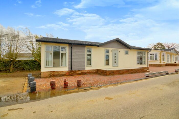 2 Bedroom Mobile/park Home For Sale In Woodlands Park, Biddenden, Ashford, TN27