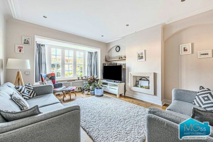 4 Bedroom Terraced House To Rent In Cascade Avenue, London, N10