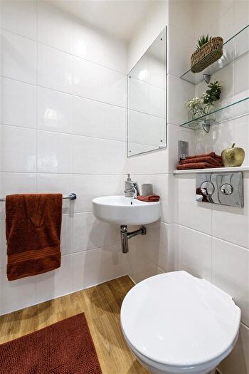 Studio To Rent In King Square, Kingsdown, Bristol, BS2