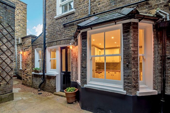 2 Bedroom Flat For Sale In Furber Street, Brackenbury Village, Hammersmith, W6