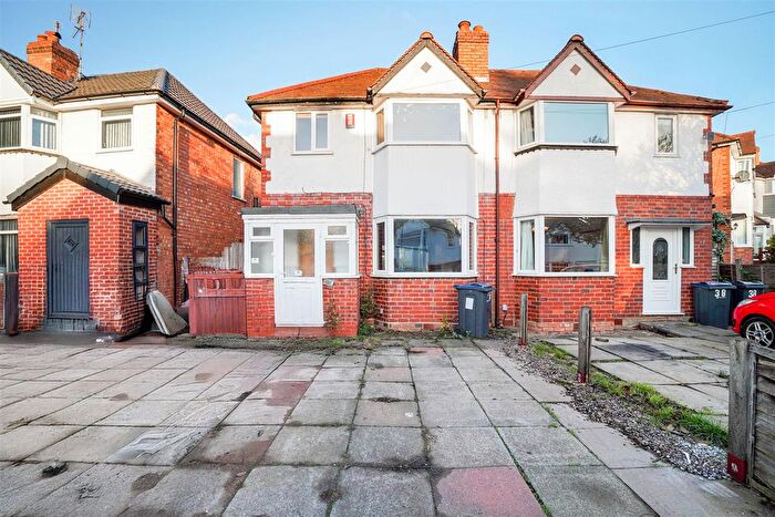 3 Bedroom Semi Detached House To Rent In Woodvale Road, Hall Green, B28