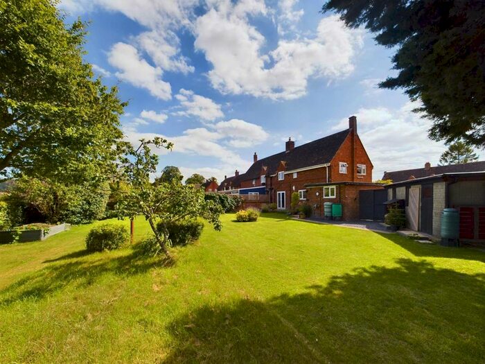 3 Bedroom Semi-Detached House For Sale In Icknield Close, Kingston Blount, OX39
