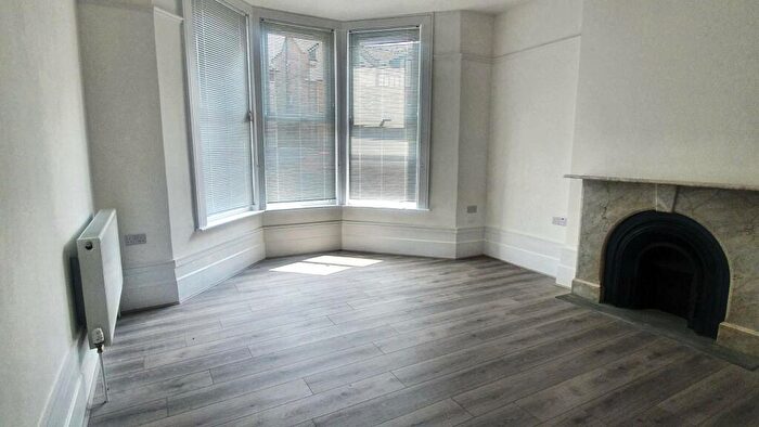 1 Bedroom Flat To Rent In Ballards Lane, Finchley, London, N3