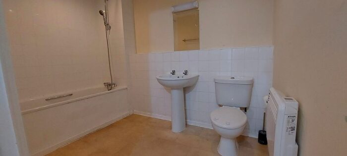 2 Bedroom Flat To Rent In Grover Close, Hemel Hempstead, HP2
