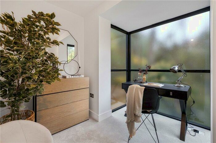 3 Bedroom End Of Terrace House For Sale In Burlington Road, Thornton Heath, CR7